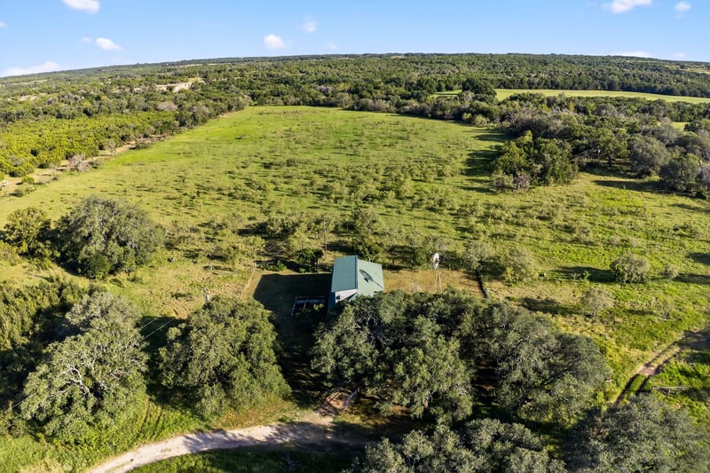 Virtual tour of 950 Ater Ranch Est