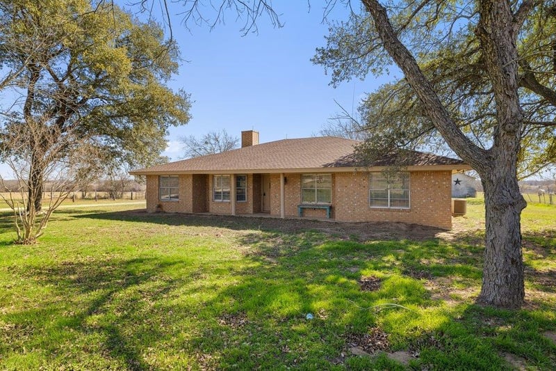 Virtual tour of 950 S Fm 486