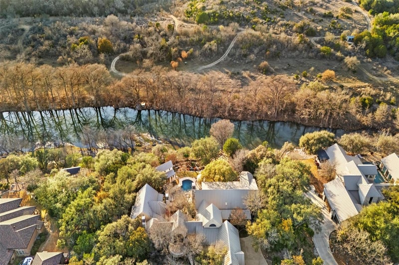 Virtual tour of 954 Riverforest Dr
