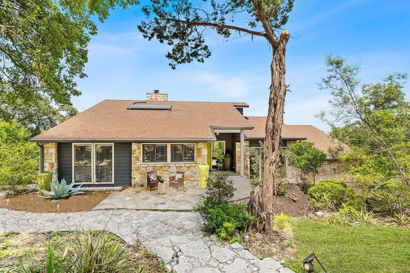 Virtual tour of 9600 Glenlake DR