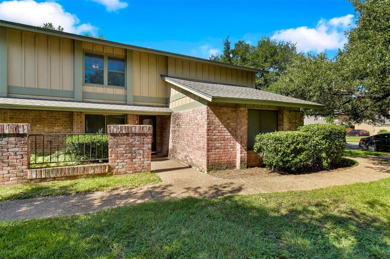 Virtual tour of 9602 Covey Ridge LN