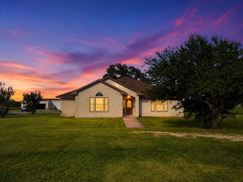 Virtual tour of 972 County Road 335