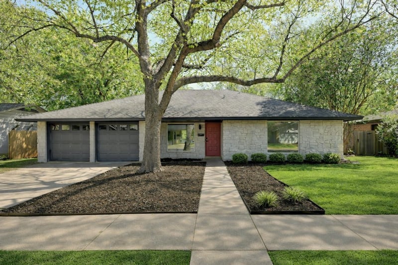 Virtual tour of 9801 Oak Hollow DR