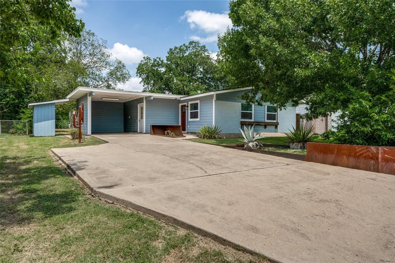 Virtual tour of 304 Tamworth Ave